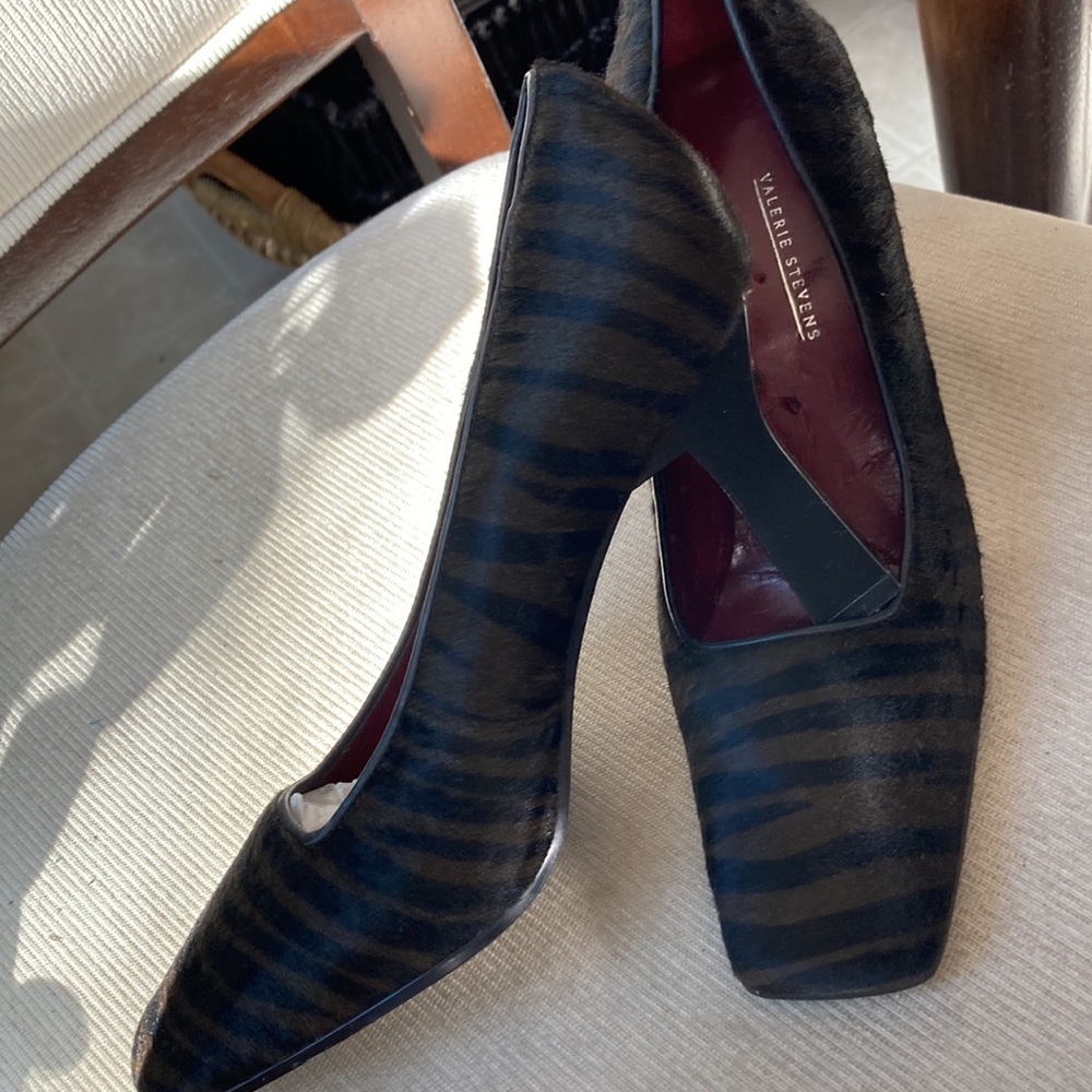Valerie Stevens animal print chunky heels size 7 good condition.